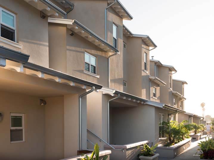 outside Encanto Del Mar units