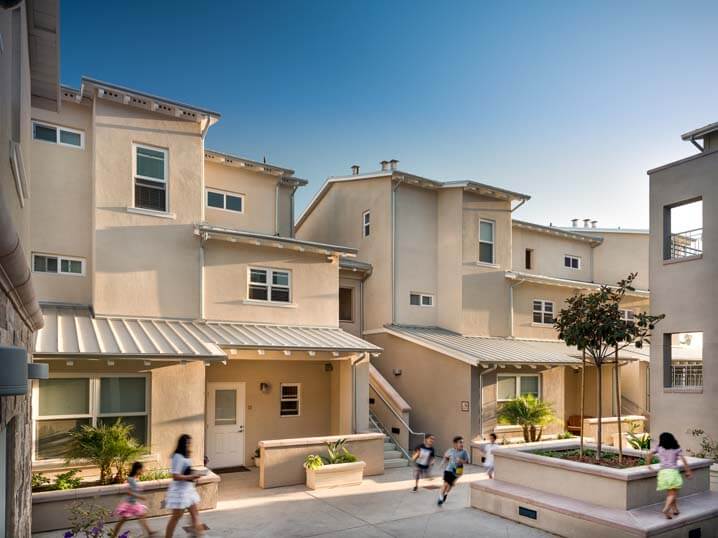 outside Encanto Del Mar units